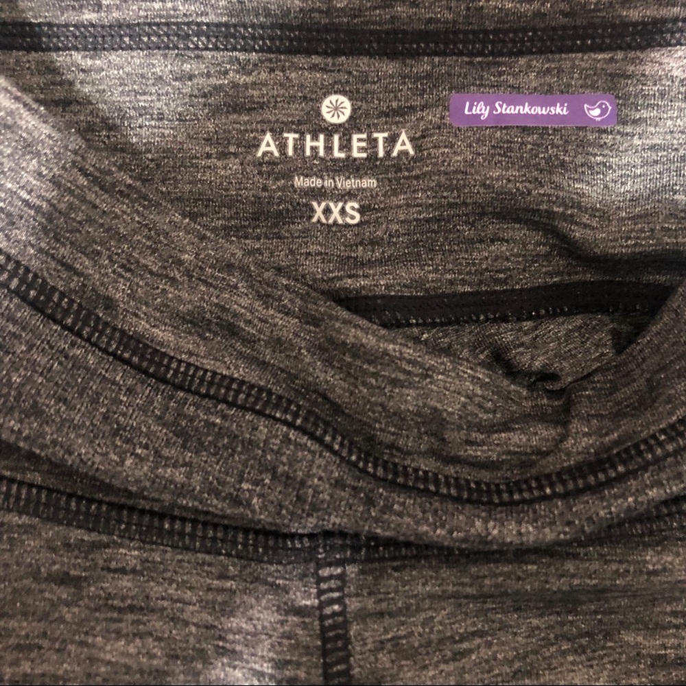 ⚫️Athleta velocity stash pocket in grey